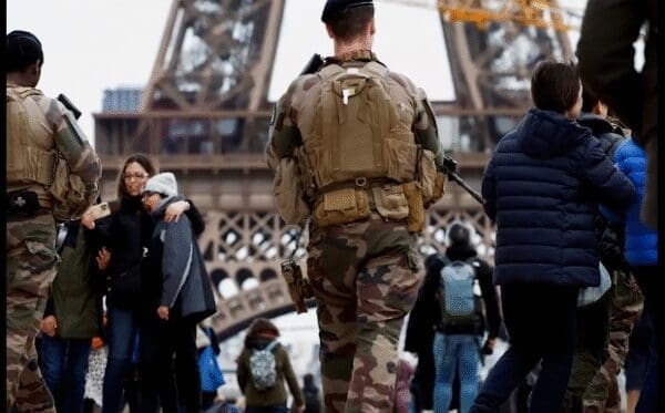 Francia pide a sus ciudadanos que abandonen Irán