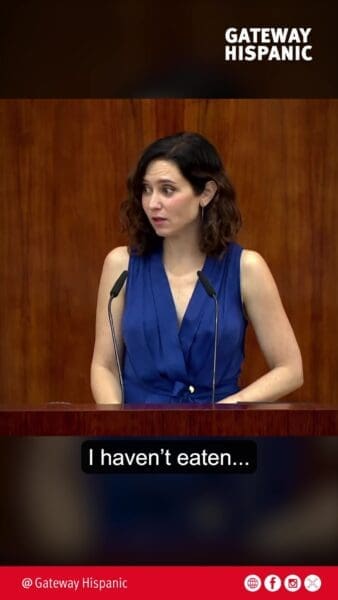 Isabel Díaz Ayuso imita el ridículo momento protagonizado por Pedro Sánchez