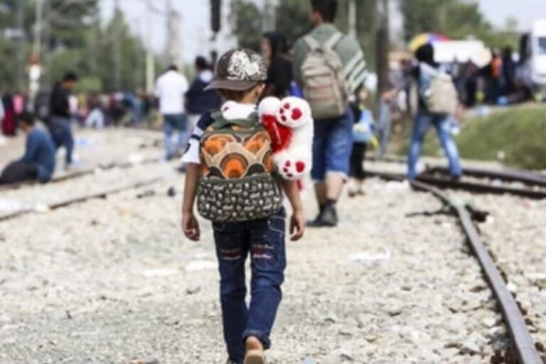 se-localizan-a-13061-menores-inmigrantes-perdidos-y-ice-arresta-a-422-patrocinadores-que-ya-estn-en-investigacin-por-abuso.