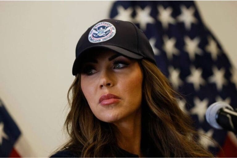 la-secretaria-de-seguridad-nacional-kristi-noem-declara-que-ms-de-1.6-millones-de-inmigrantes-ilegales-salen-voluntariamente-de-ee.uu.