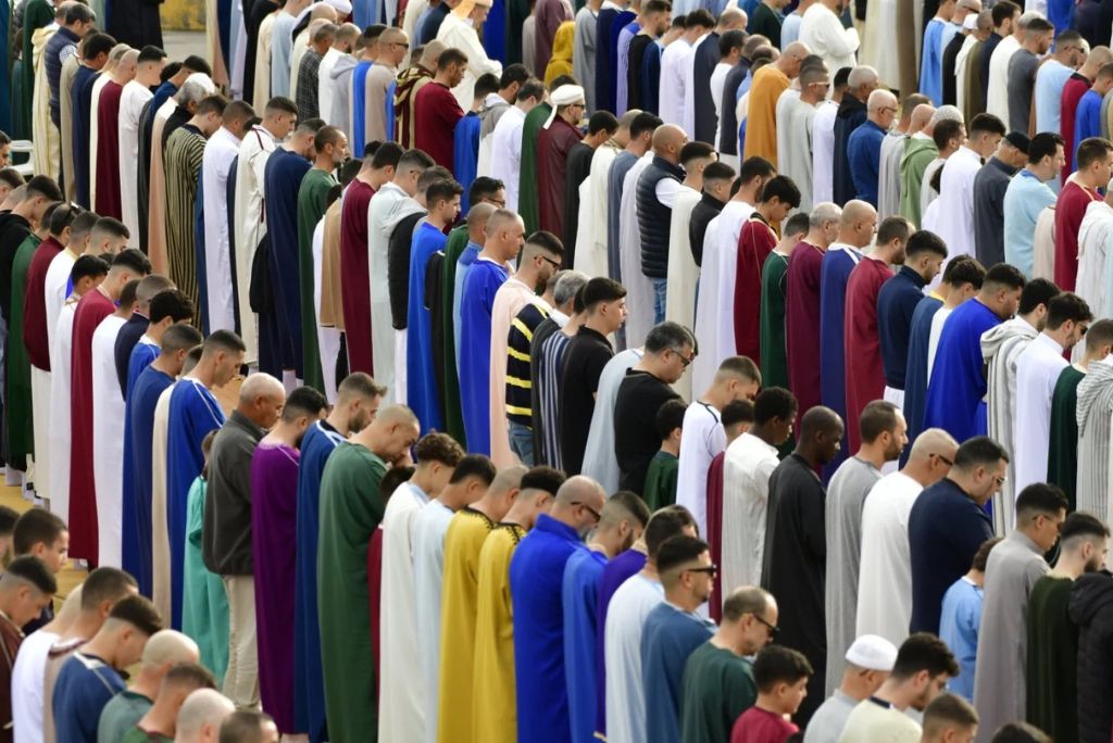 Granada Sufi Community in Órgiva Questions Western Civilization and Gains Followers in Spain