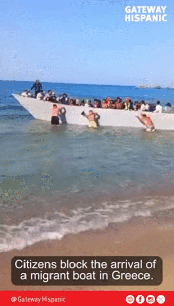 Citizens in Greece Block the Arrival of a Migrant Boat