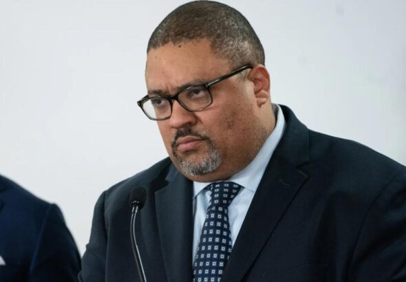 impactante-injusticia-el-fiscal-de-distrito-alvin-bragg-financiado-por-soros-deja-libre-a-un-violento-matn-proaborto-tras-un-brutal-ataque-grabado-en-cmara-contra-una-mujer-provida