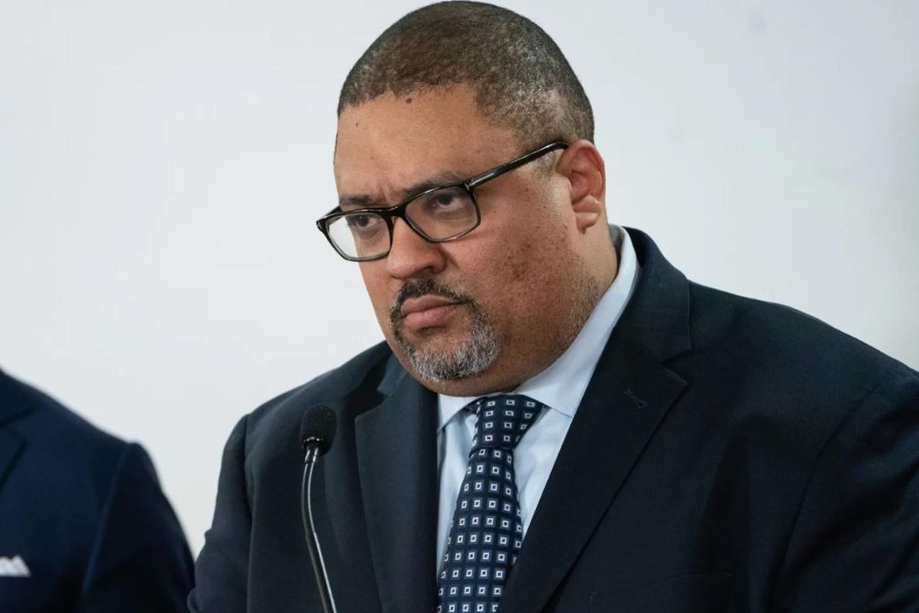 impactante-injusticia-el-fiscal-de-distrito-alvin-bragg-financiado-por-soros-deja-libre-a-un-violento-matn-proaborto-tras-un-brutal-ataque-grabado-en-cmara-contra-una-mujer-provida