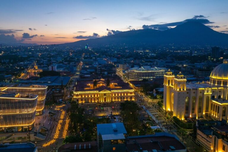 el-salvador-se-convierte-en-el-pas-ms-seguro-de-hispano-amrica-para-caminar-de-noche-la-estrategia-de-nayib-bukele-reduce-homicidios-y-fortalece-la-autoridad-y-el-orden-pblico
