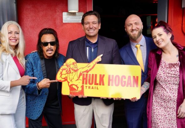 ron-desantis-anuncia-la-ruta-de-hulk-hogan-en-memoria-de-la-leyenda-de-la-lucha-libre-la-hulkamana-vivir-para-siempre