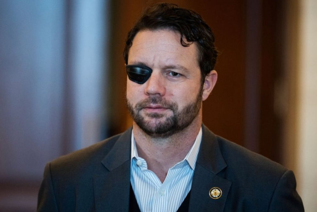 altos-cargos-republicanos-prohben-a-dan-crenshaw-viajar-al-extranjero-tras-un-incidente-relacionado-con-el-alcohol-durante-un-viaje-del-congreso-a-mxico