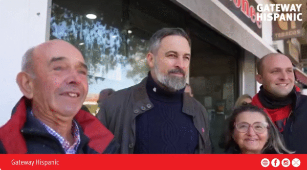 Exconsejal del PSOE Muestra Admiración por Santiago Abascal en un Encuentro Cargado de Simbolismo