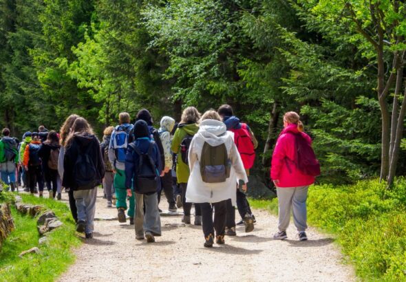 padres-demandan-a-escuela-pblica-del-condado-de-jefferson-luego-de-que-su-hija-fuera-obligada-a-compartir-cama-con-un-estudiante-trans-durante-un-viaje-escolar