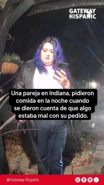 Delivery woman —clearly a feminist— is caught on video spraying food before delivery