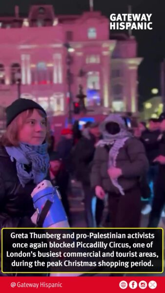 Greta Thunberg and pro-Palestinian activists once again blocked Piccadilly Circus