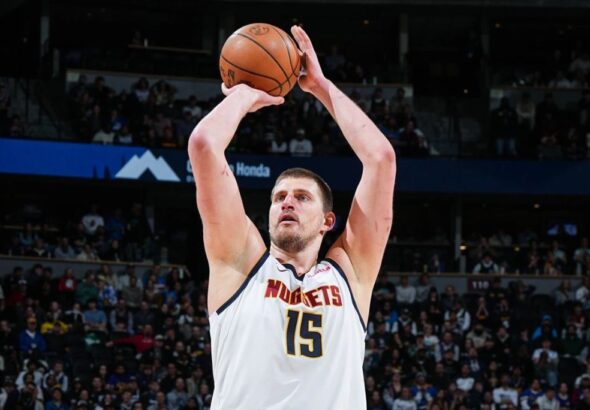 el-baloncestista-serbio-nikola-jokic-o-el-joker-escribe-su-propio-cuento-de-navidad-con-56-puntos-en-navidad-frente-a-minnesota