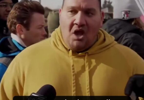 17v--leftist-at-anti-ice-protest-in-minnesota-we-have-to-show-up-with-guns---frame-at-1m34s
