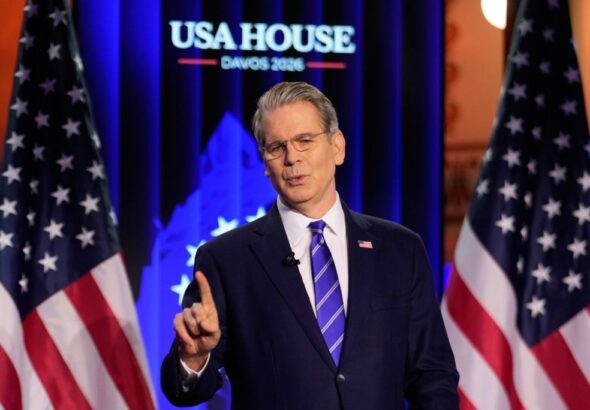 bessent-alerta-en-davos-europa-debe-evitar-represalias-comerciales-por-groenlandia